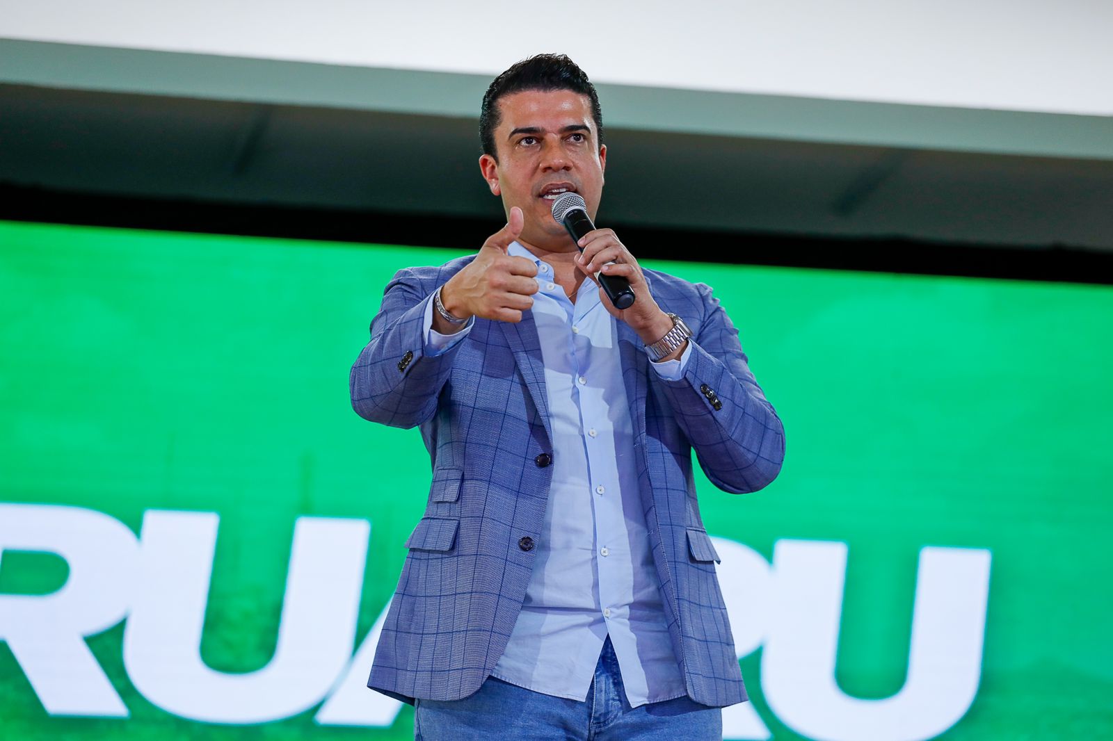 Prefeito de Caruaru apresenta proposta para atualizar piso dos professores