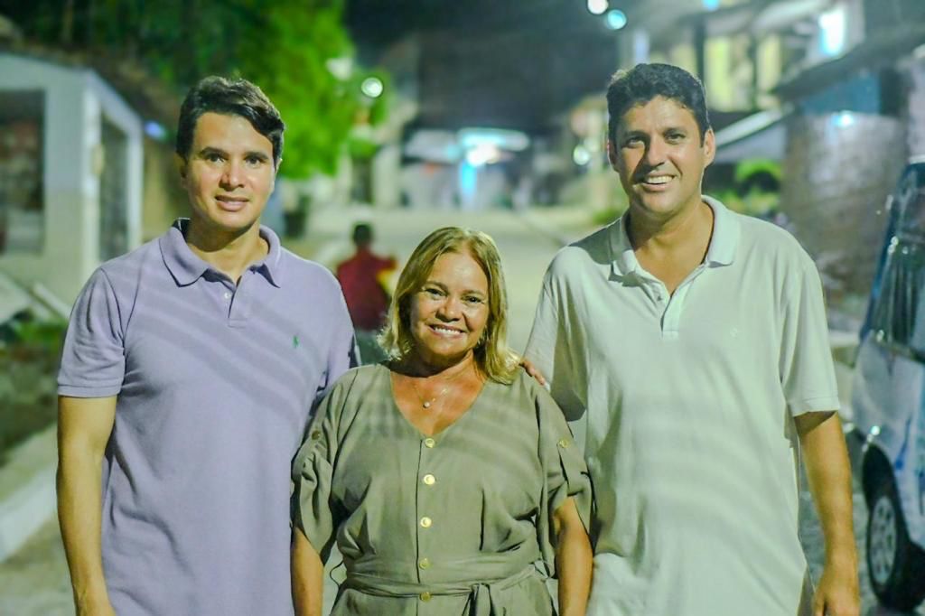 Em Camaragibe, Nadegi inaugura pavimentação da Rua Mato Grosso 