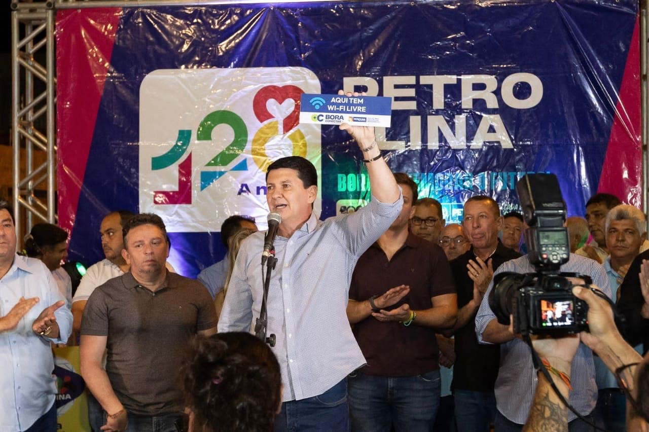 Prefeito de Petrolina amplia internet gratuita em locais públicos