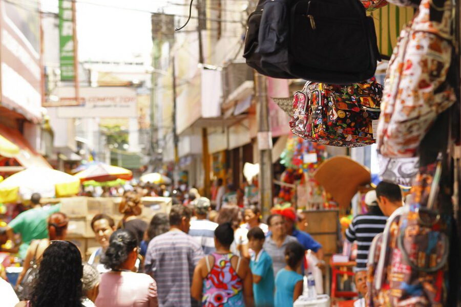 Carnaval 2024 deve movimentar R$ 2,4 bilhões no comércio do Recife