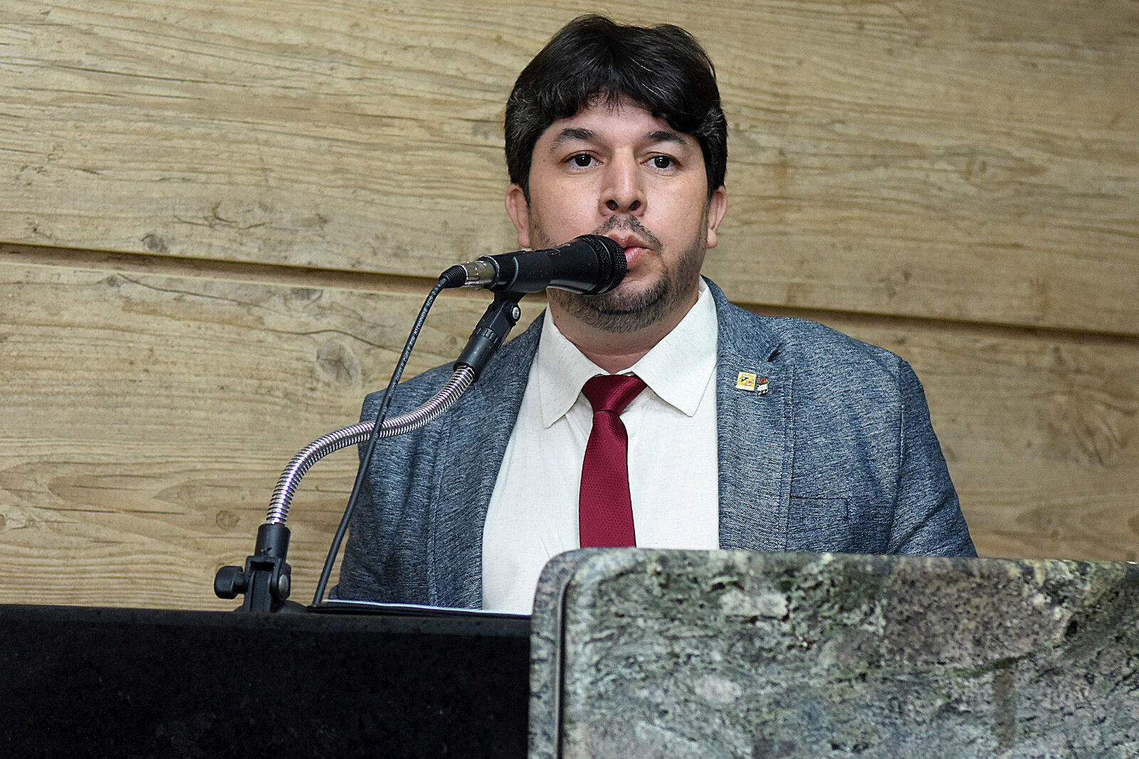 Fagner cobra da Prefeitura de Caruaru ações da causa animal