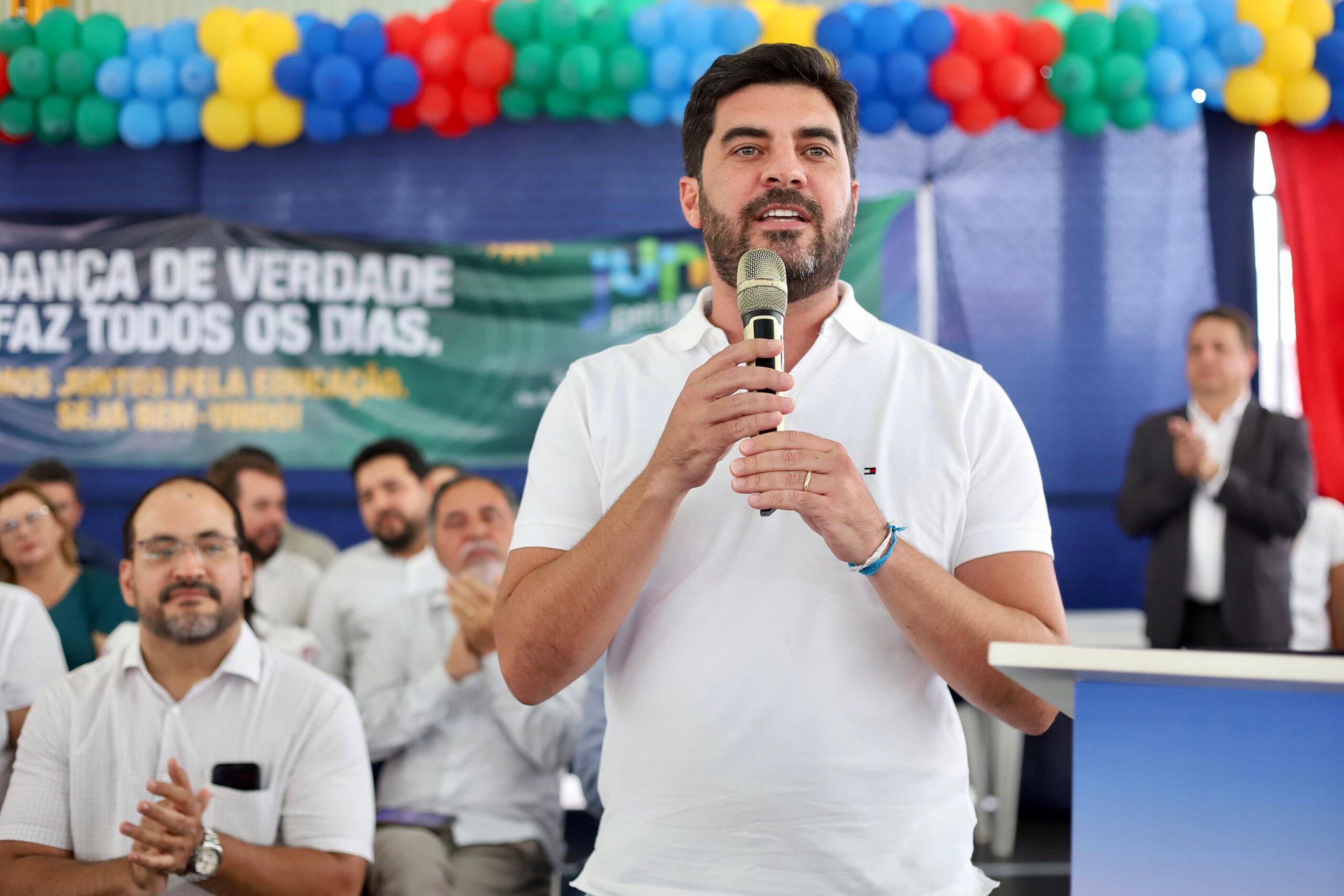 Ao lado da governadora, Kaio Maniçoba realiza entregas no Sertão 