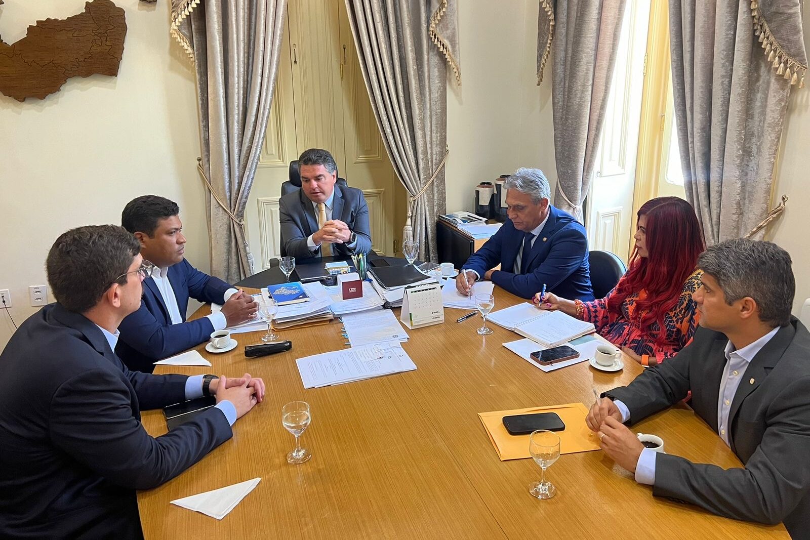 Após reunião com deputados, Estado marca negociação com a Polícia Civil