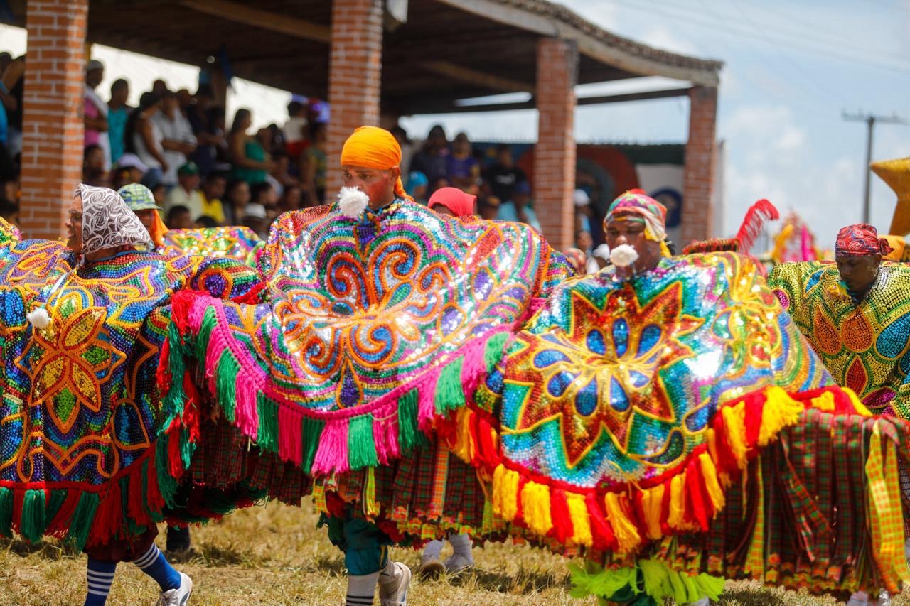 Em Aliança, Raquel Lyra exalta a tradição dos maracatus rurais