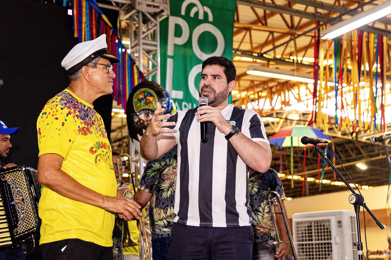 Tonynho visita blocos durante o pré-carnaval de Caruaru