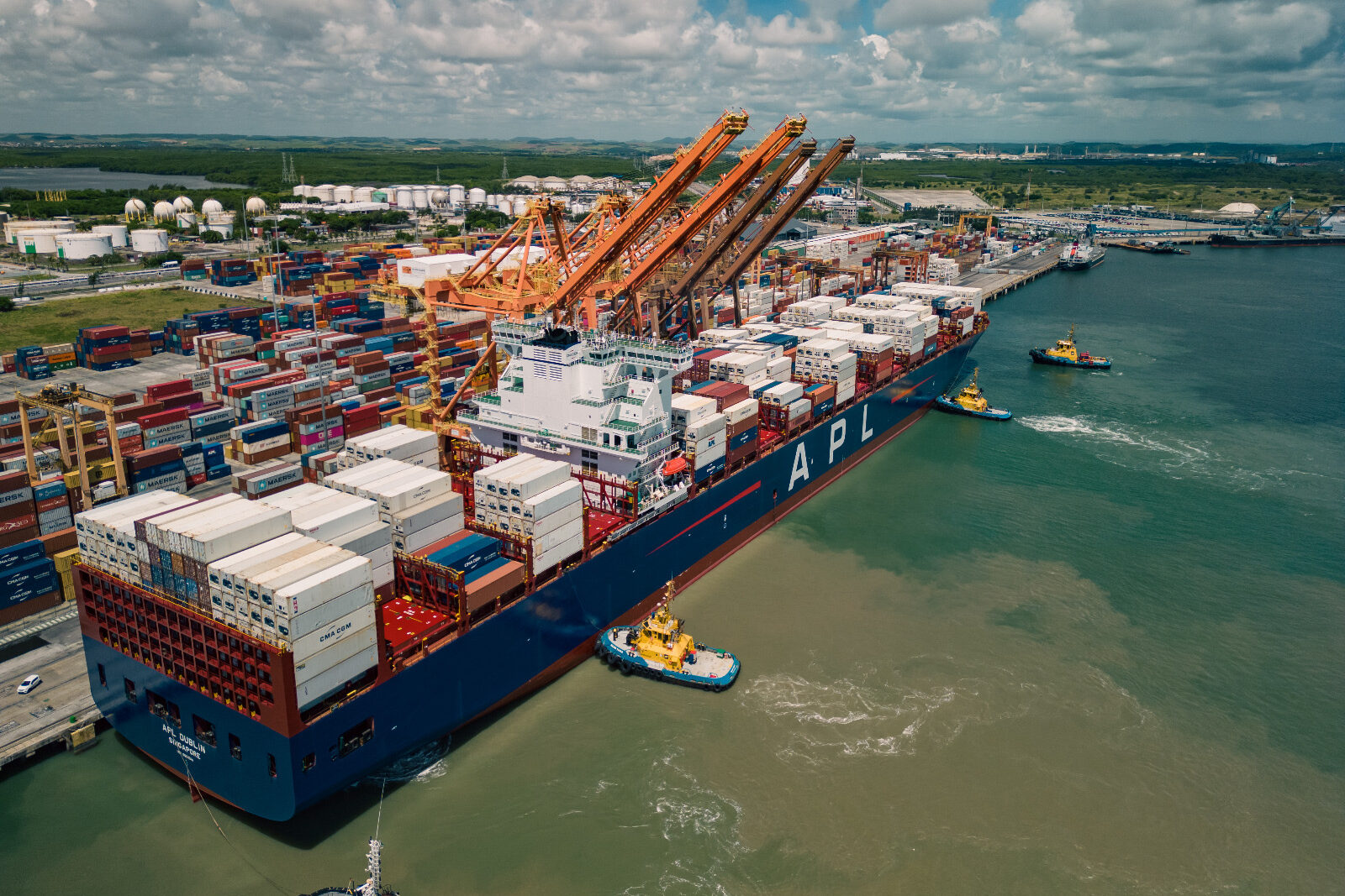 Movimentação de contêineres em Suape teve alta de 6,5% em 2023