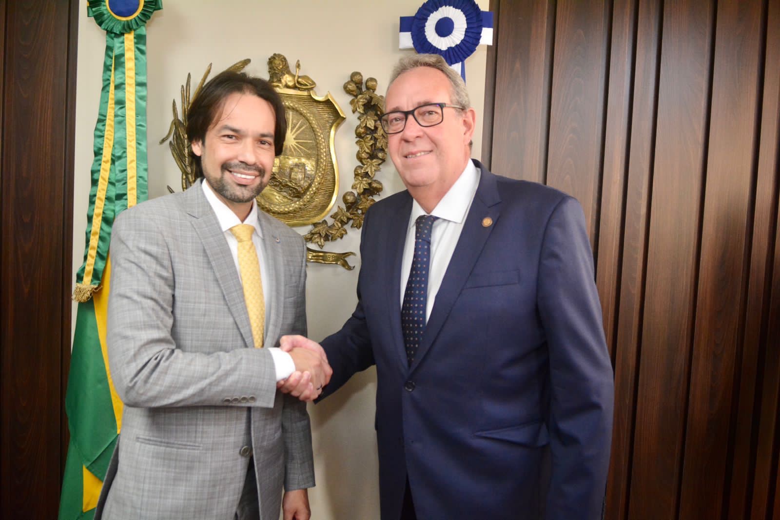 Diogo Moraes presta solidariedade ao presidente da Alepe 