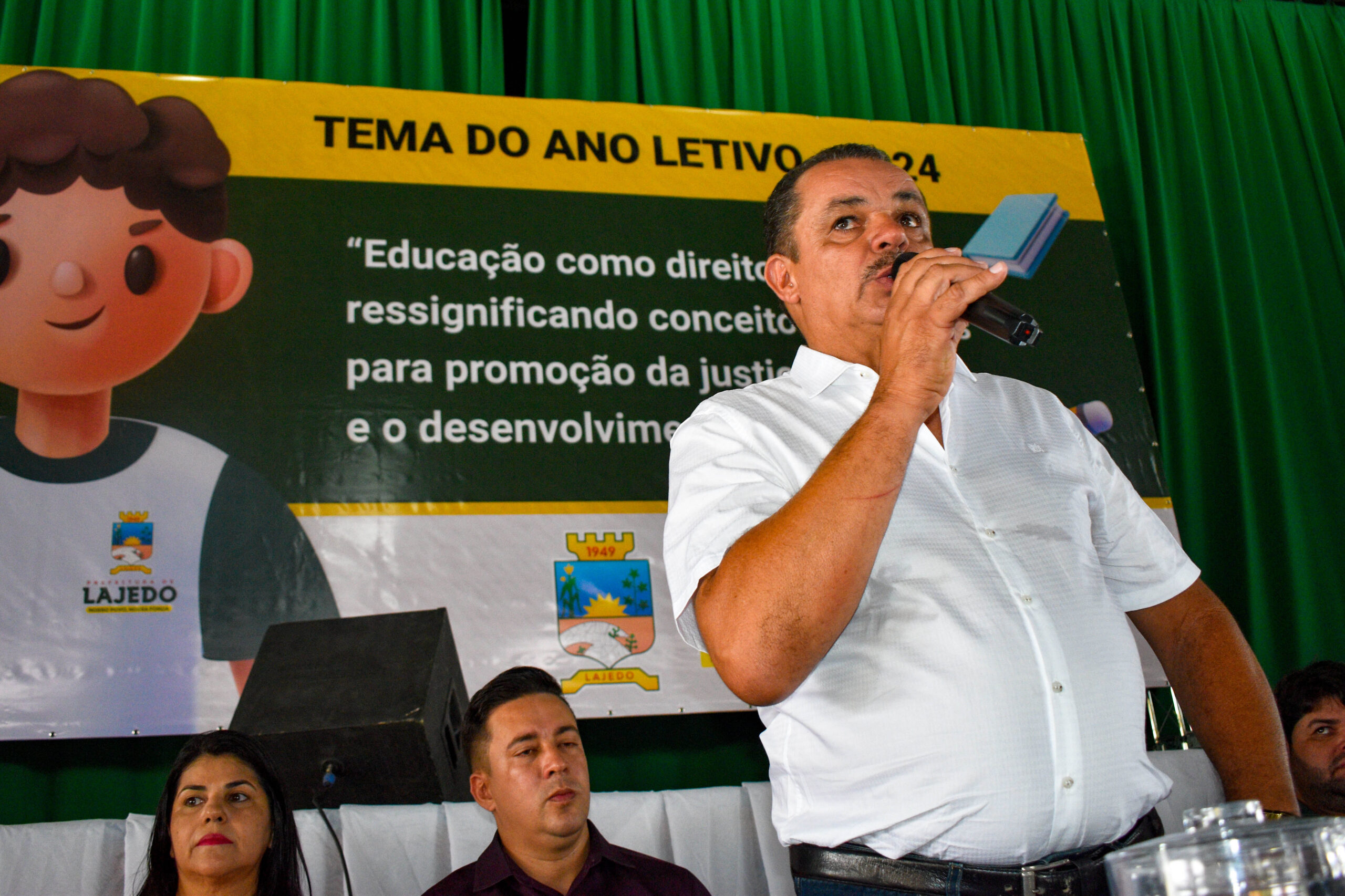 Prefeito de Lajedo anuncia reajuste para os professores acima do piso nacional 