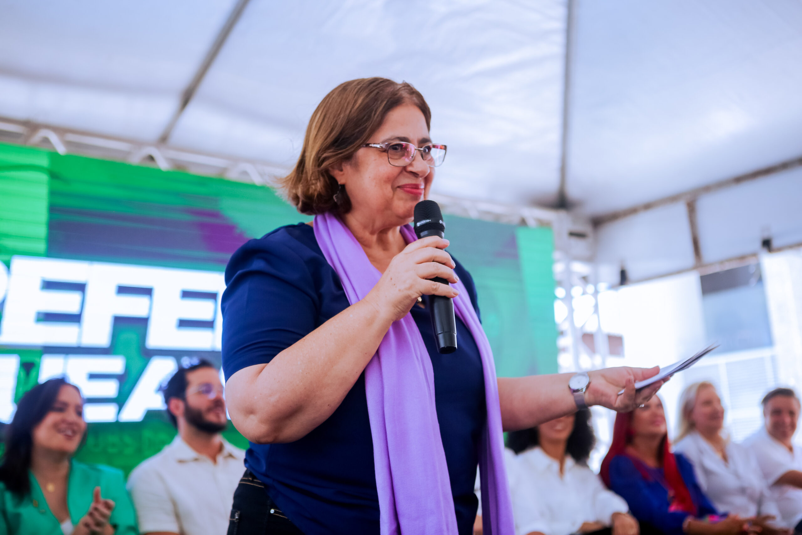 Em Caruaru, ministra das Mulheres alfineta Damares por destinar só R$ 1 de emenda à pasta