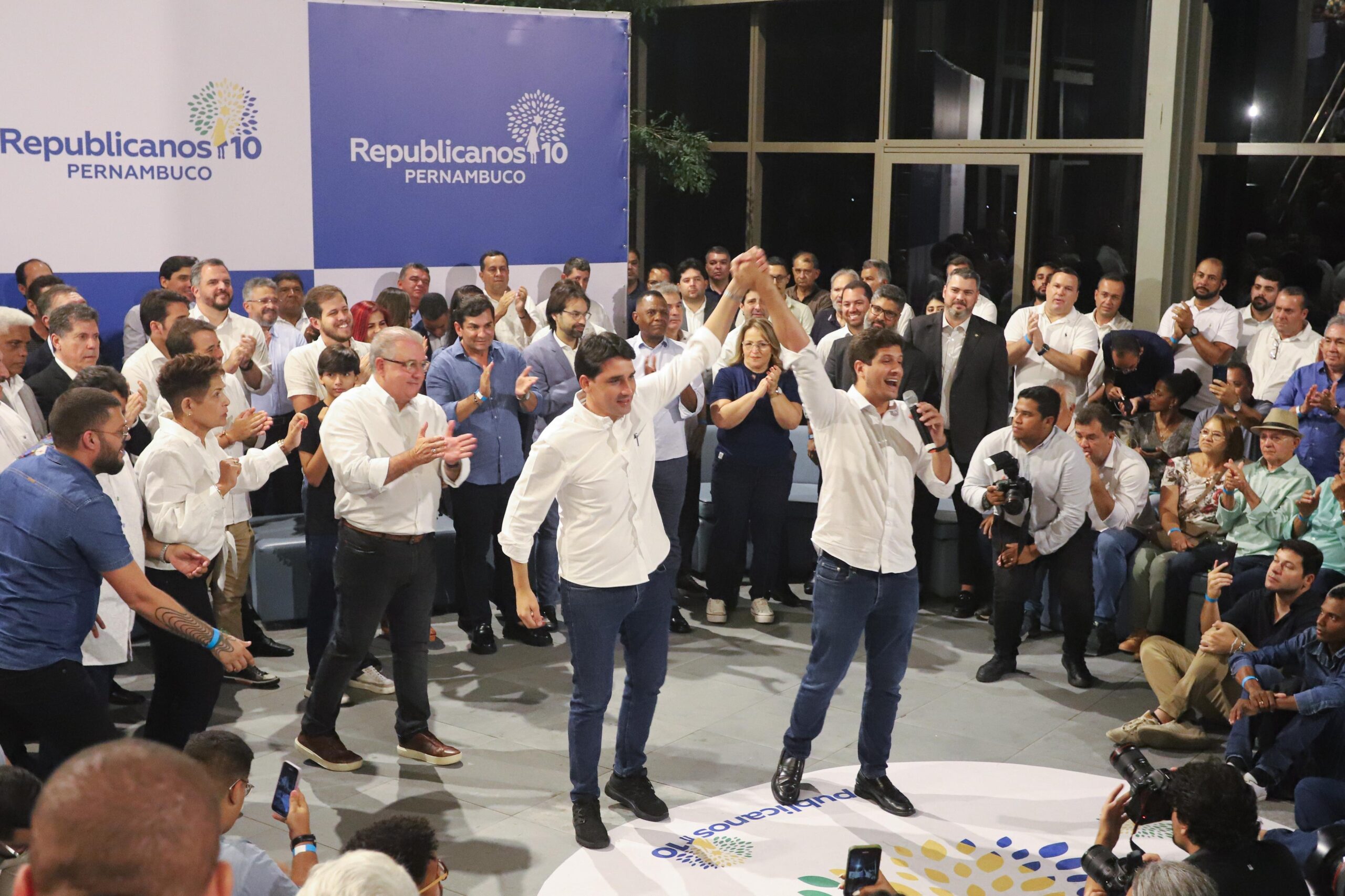 Republicanos formaliza apoio à reeleição do prefeito João Campos