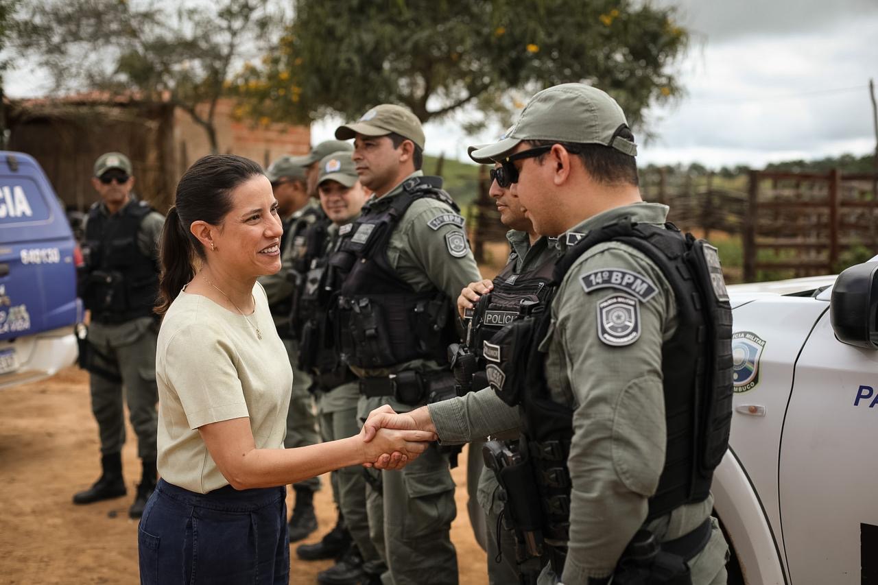 Raquel Lyra dobra número de vagas para concurso da PM