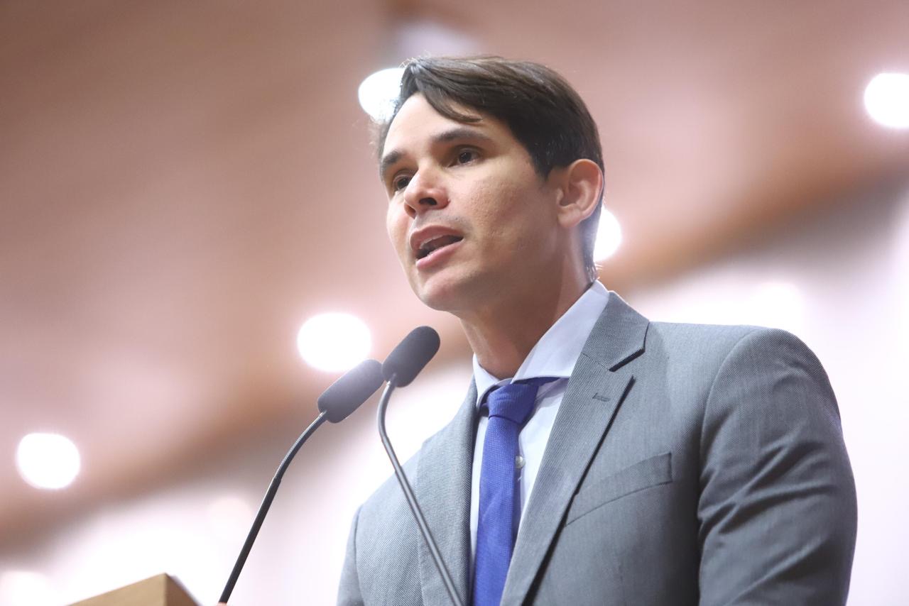 João de Nadegi apresenta projeto para incluir autistas de baixa renda em programas habitacionais