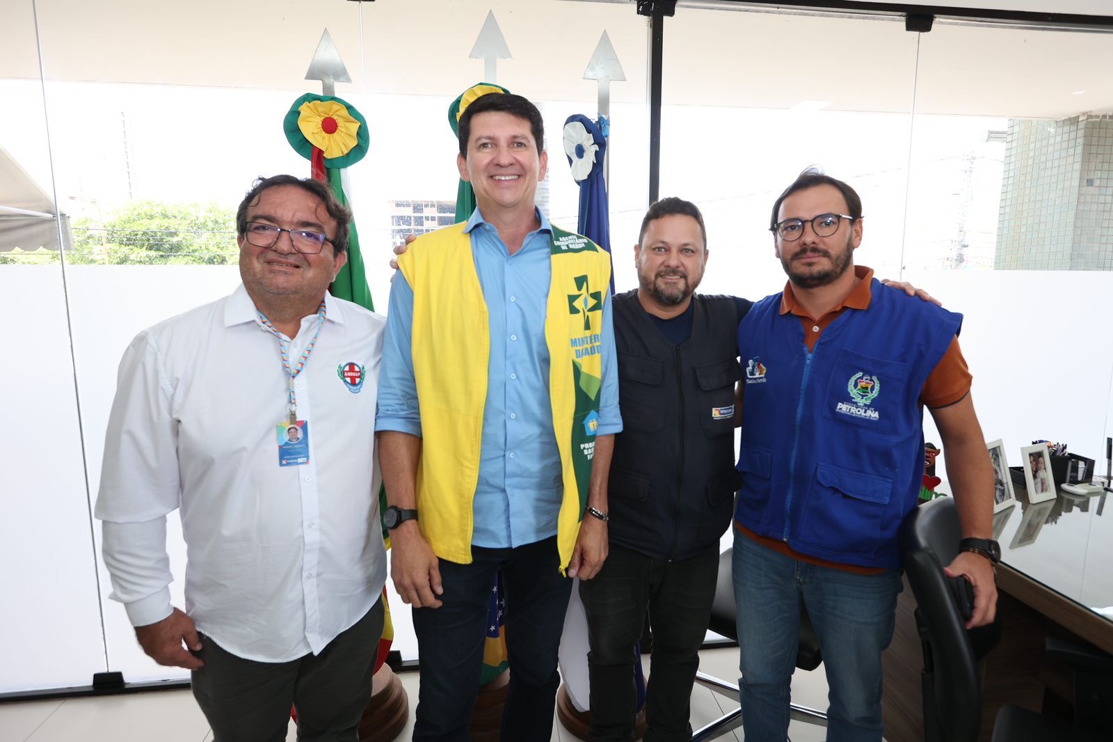 Simão oficializa Plano de Cargos e Carreiras dos ACS e ACEs de Petrolina