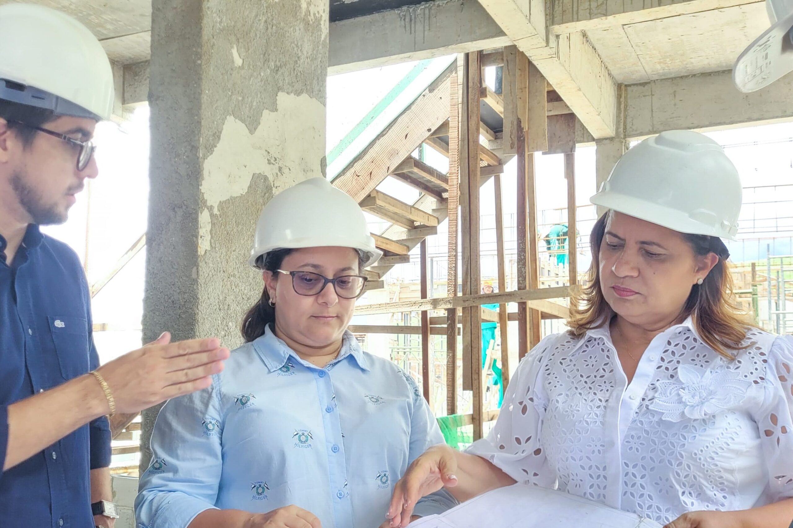 Célia vistoria obras de requalificação do novo Mercado Público de Camela