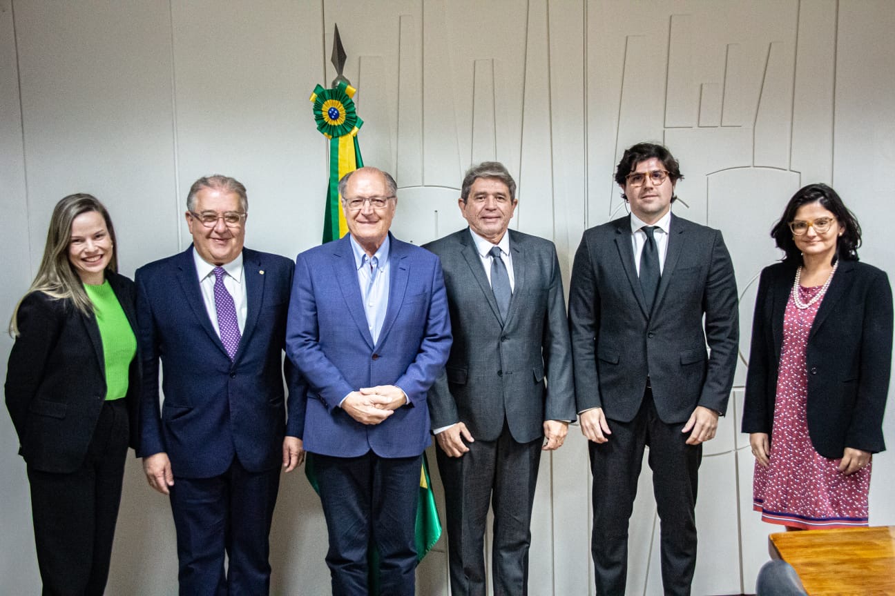 Coutinho e Alckmin discutem melhorias para o Polo Gesseiro do Araripe