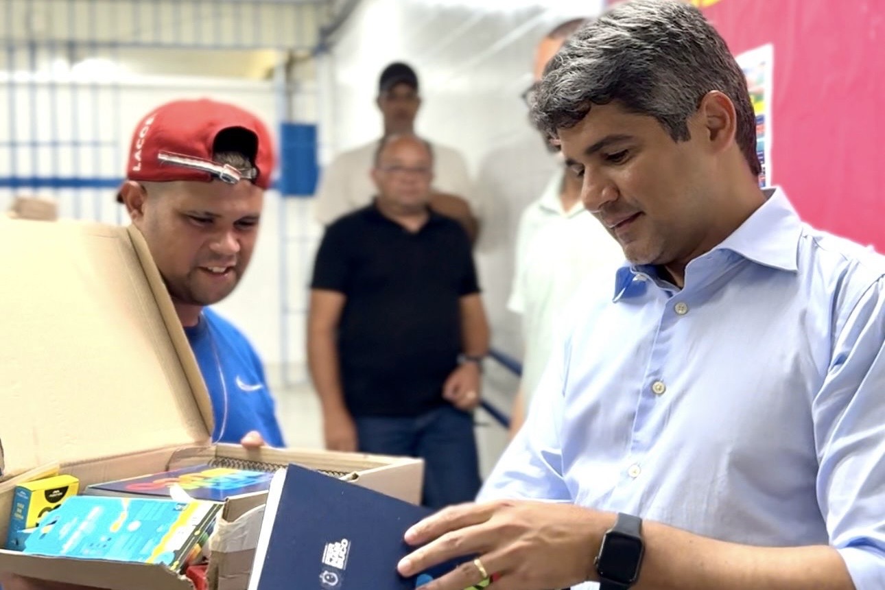 Renato Antunes retoma caravana em escolas estaduais do Recife