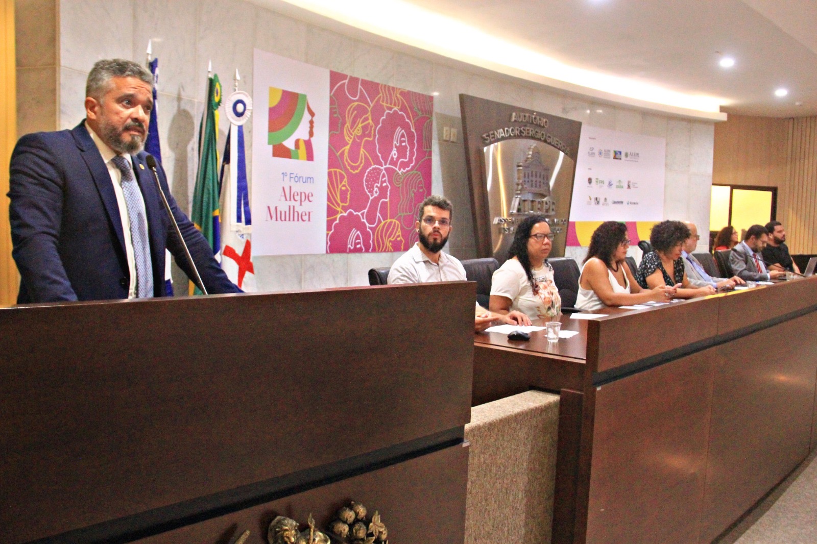 Brigido pede que governo convoque os aprovados no concurso da educação