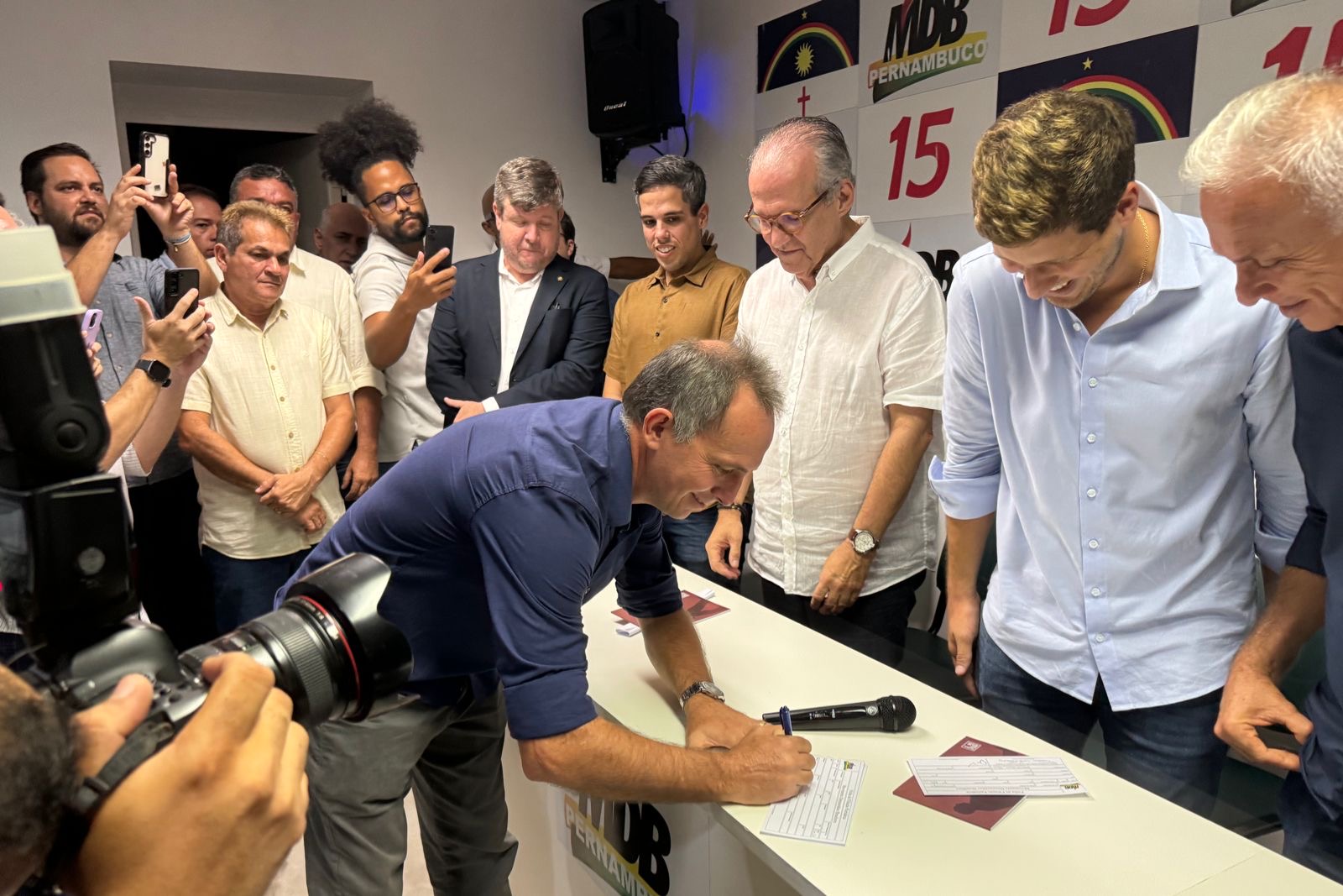 Ao lado de João Campos, MDB filia 25 nomes para disputar a Câmara do Recife