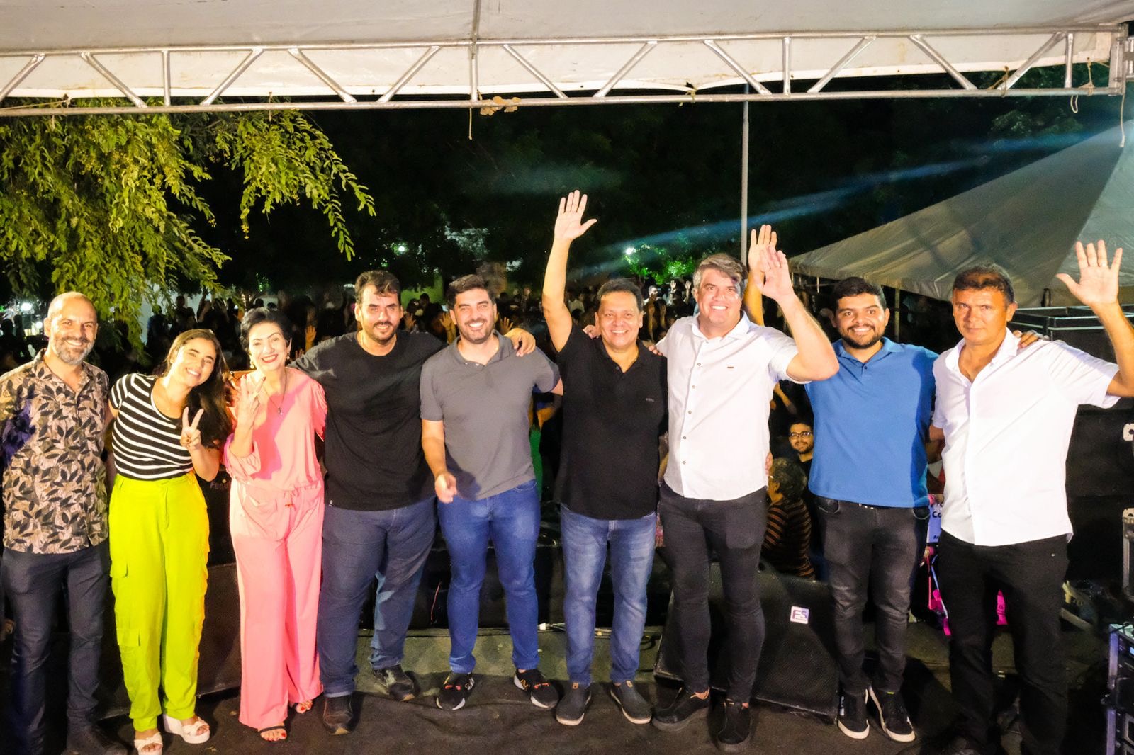 Em Floresta, Rorró Maniçoba fortalece grupo com apoio de vereador