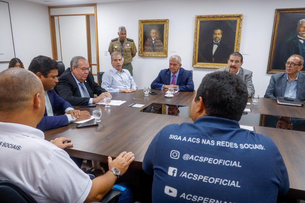 Deputados têm reunião com representantes da PM e Bombeiros 