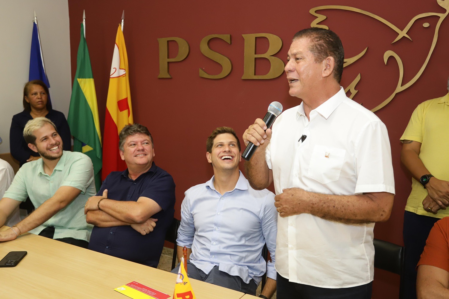 Vereador Almir Fernando fortalece bancada do PSB no Recife 