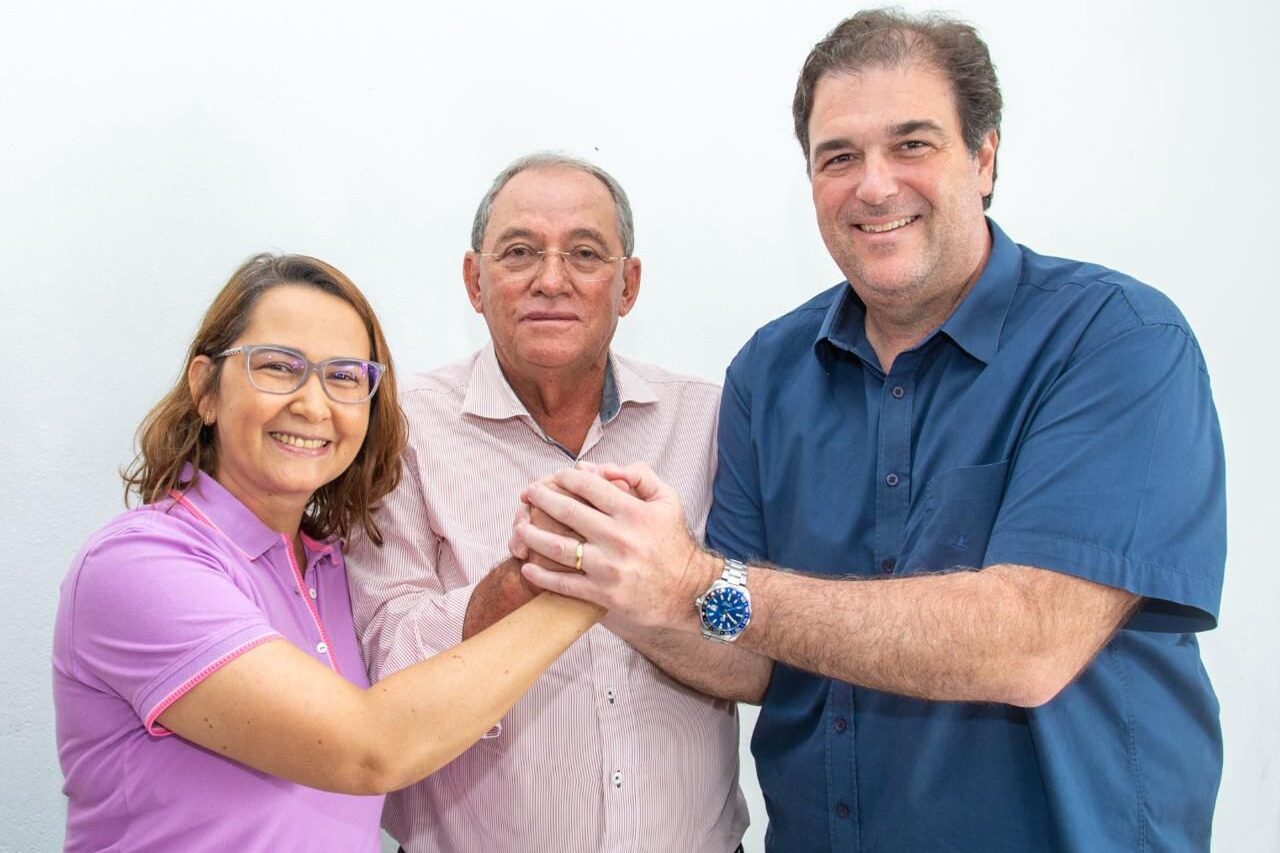 Ao lado de Débora e Loyo, Zé Almeida oficializa pré-candidatura em São Bento