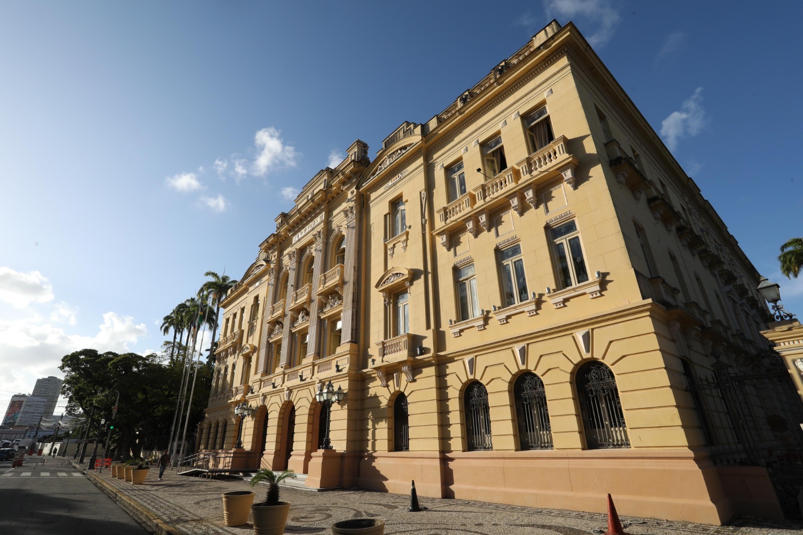 Estado antecipa pagamento da folha de março e decreta ponto facultativo na quinta (28)