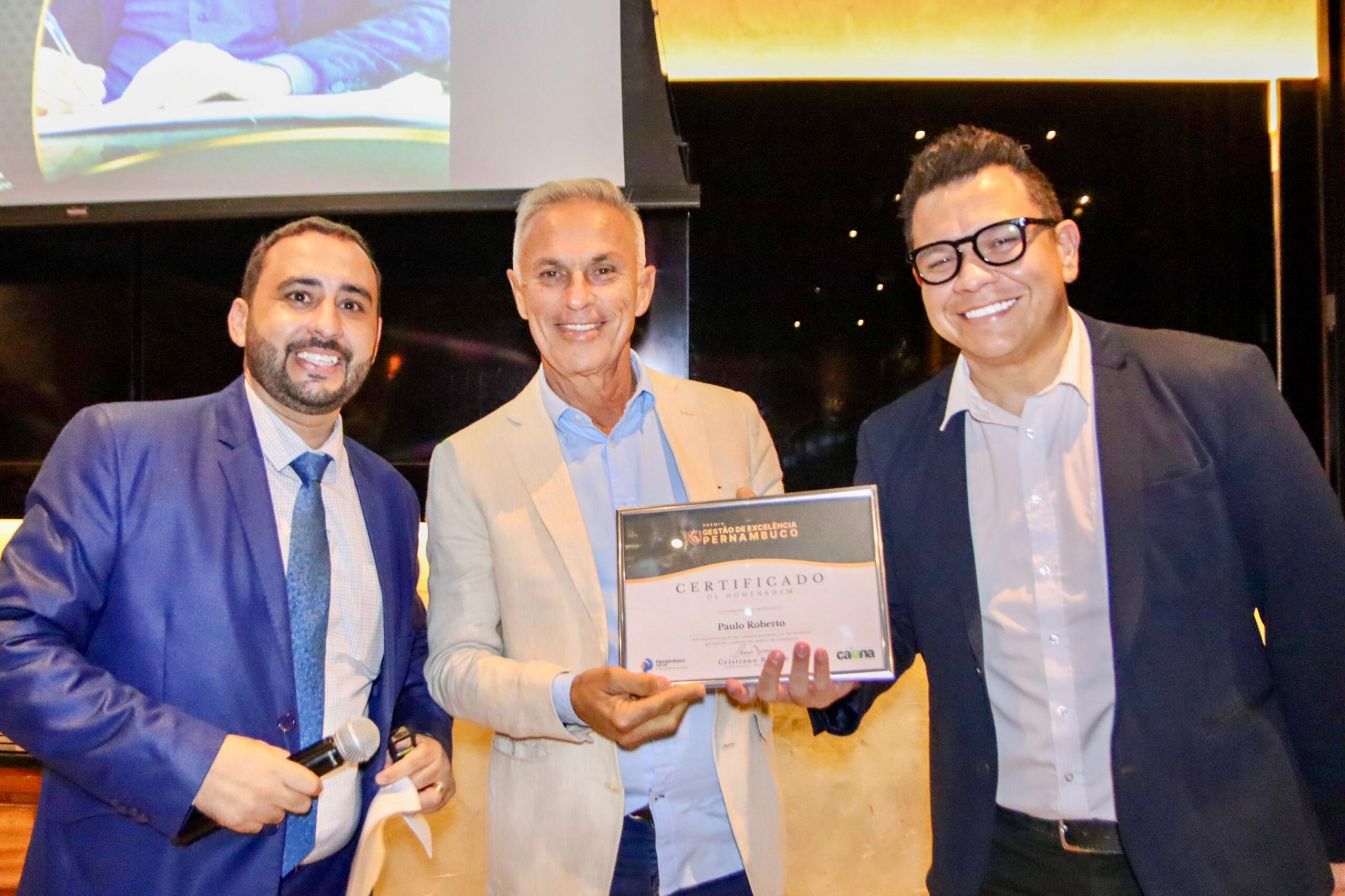 Paulo Roberto recebe o Prêmio Gestão de Excelência Pernambuco 2024