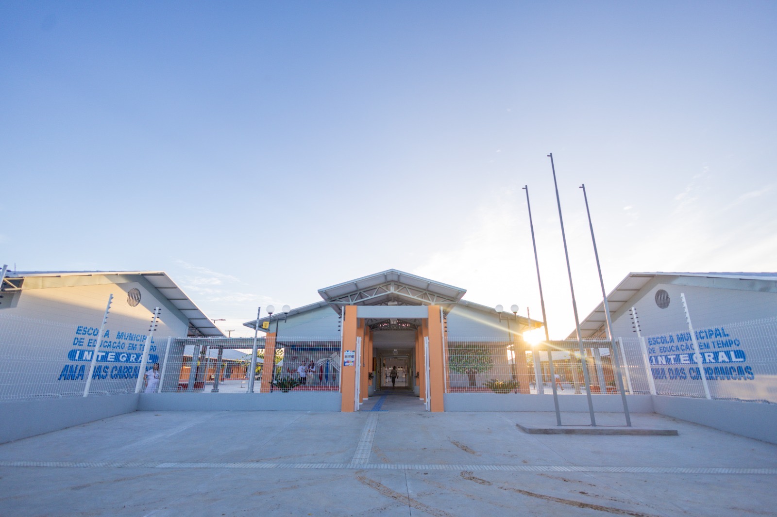 Simão inaugura 14° escola em tempo integral em Petrolina
