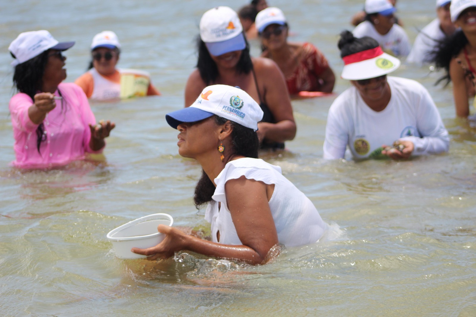 Ação da Prefeitura do Paulista beneficia marisqueiras do município