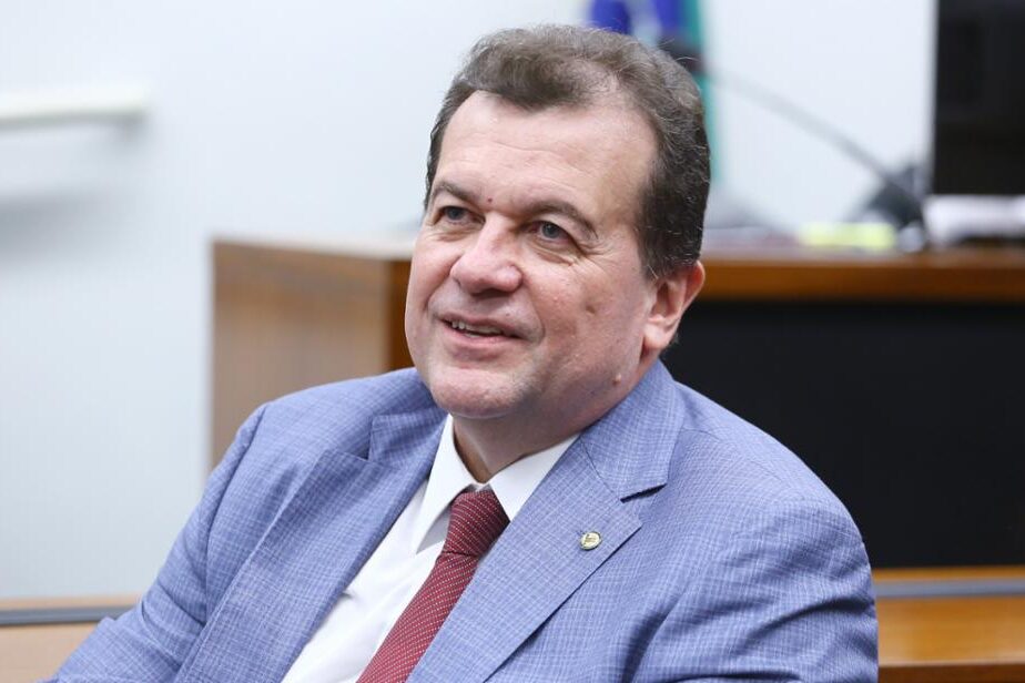 Waldemar Oliveira assume presidência da Comissão de Administração 