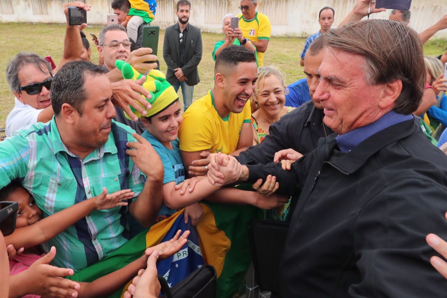Bolsonaro anuncia visita a Recife e Caruaru