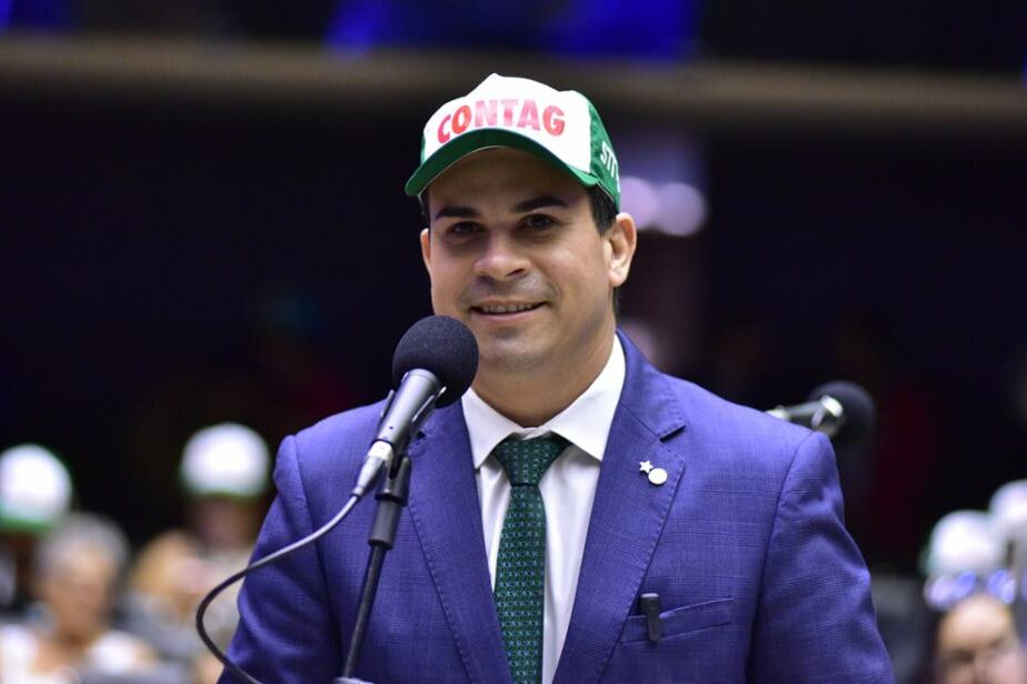 Lideranças petistas inscrevem Veras para vice-prefeito do Recife 