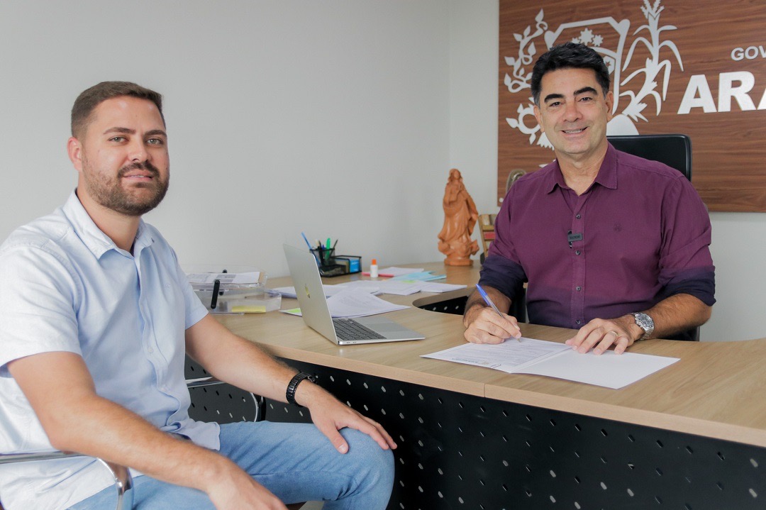 Prefeito de Araripina assina ordem de serviço para reforma e construção de praças