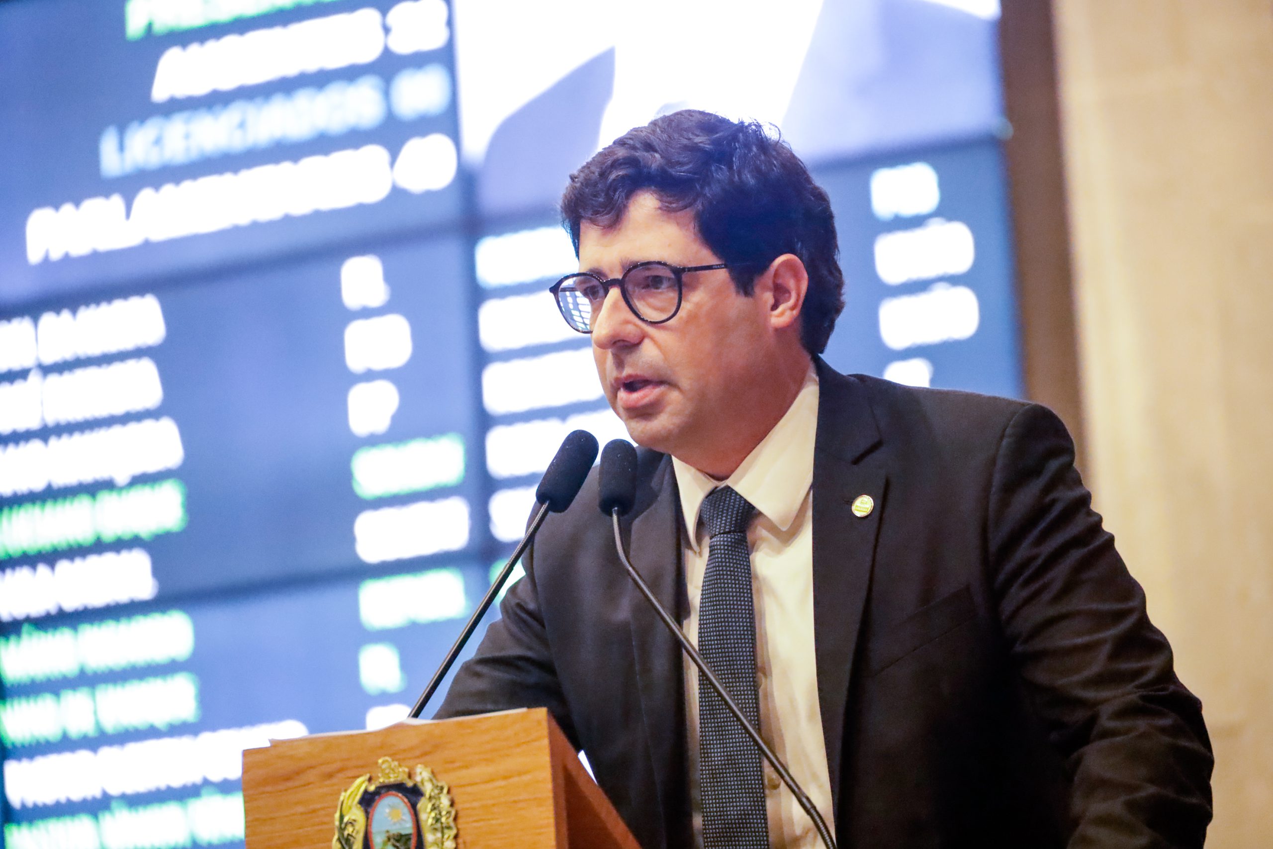 Rodrigo Farias cobra de Raquel Lyra aplicação do Ganhe o Mundo