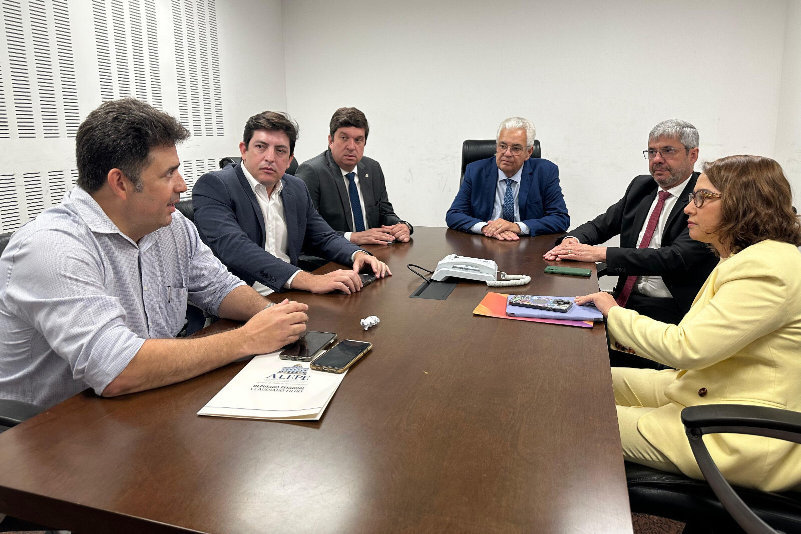 Moraes recebe pleitos de produtores de leite do Agreste