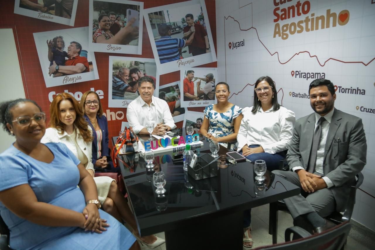 Lula Cabral recebe direção da OAB do Cabo