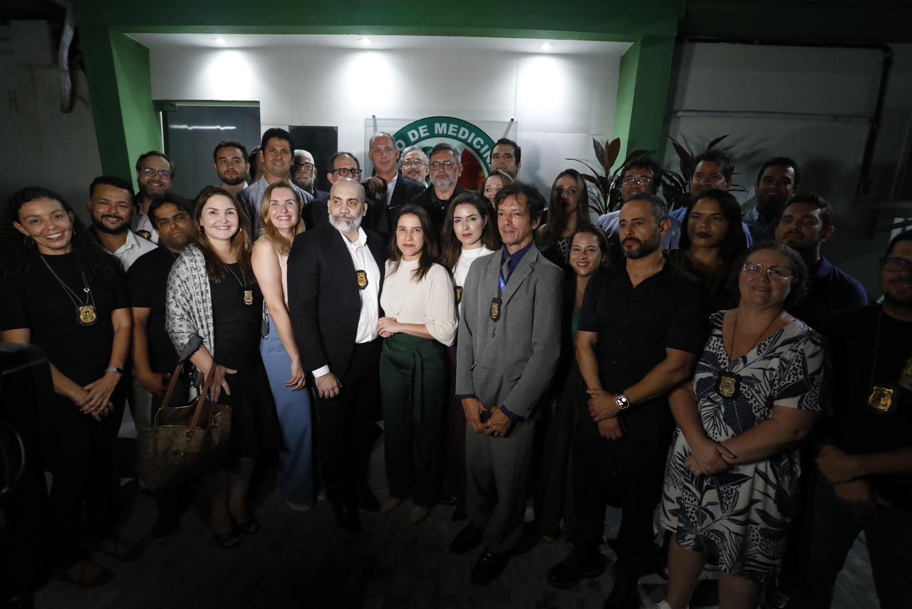 Dentro do Juntos pela Segurança, Raquel Lyra faz entregas no IML Recife