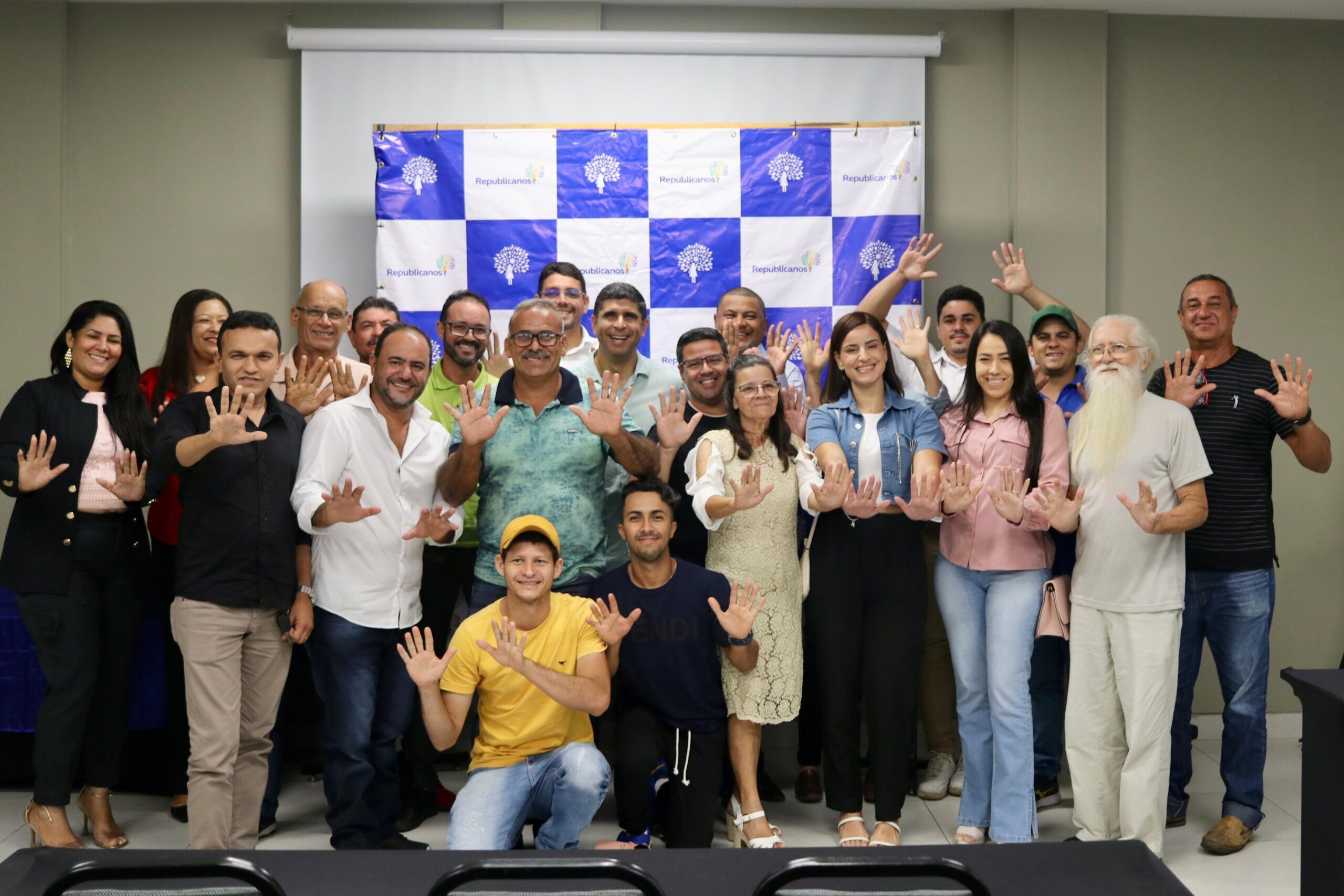 Lessa reúne chapa proporcional do Republicanos em Caruaru