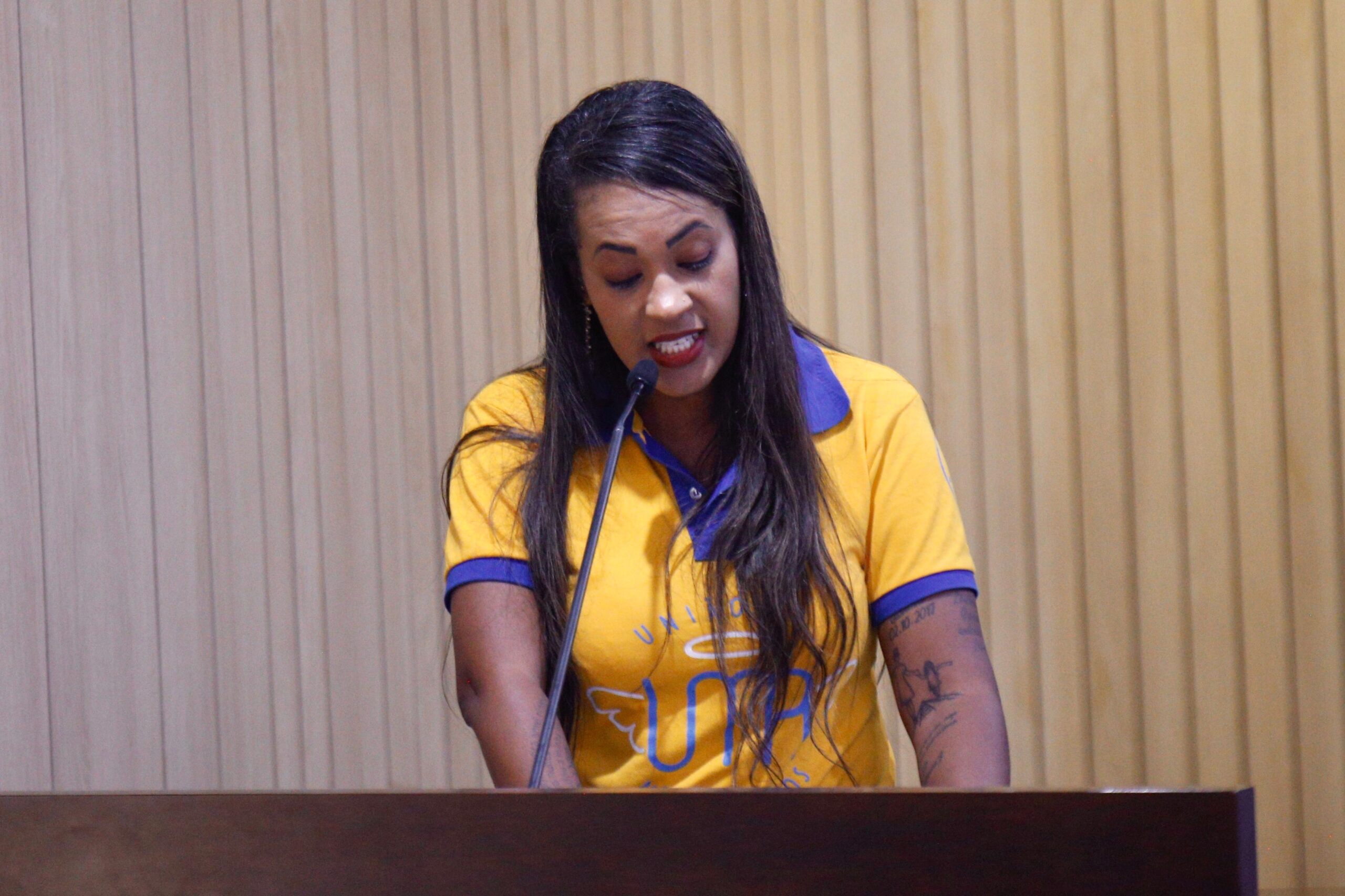 “O Estado não é empresa para economizar”, diz mãe de criança com microcefalia