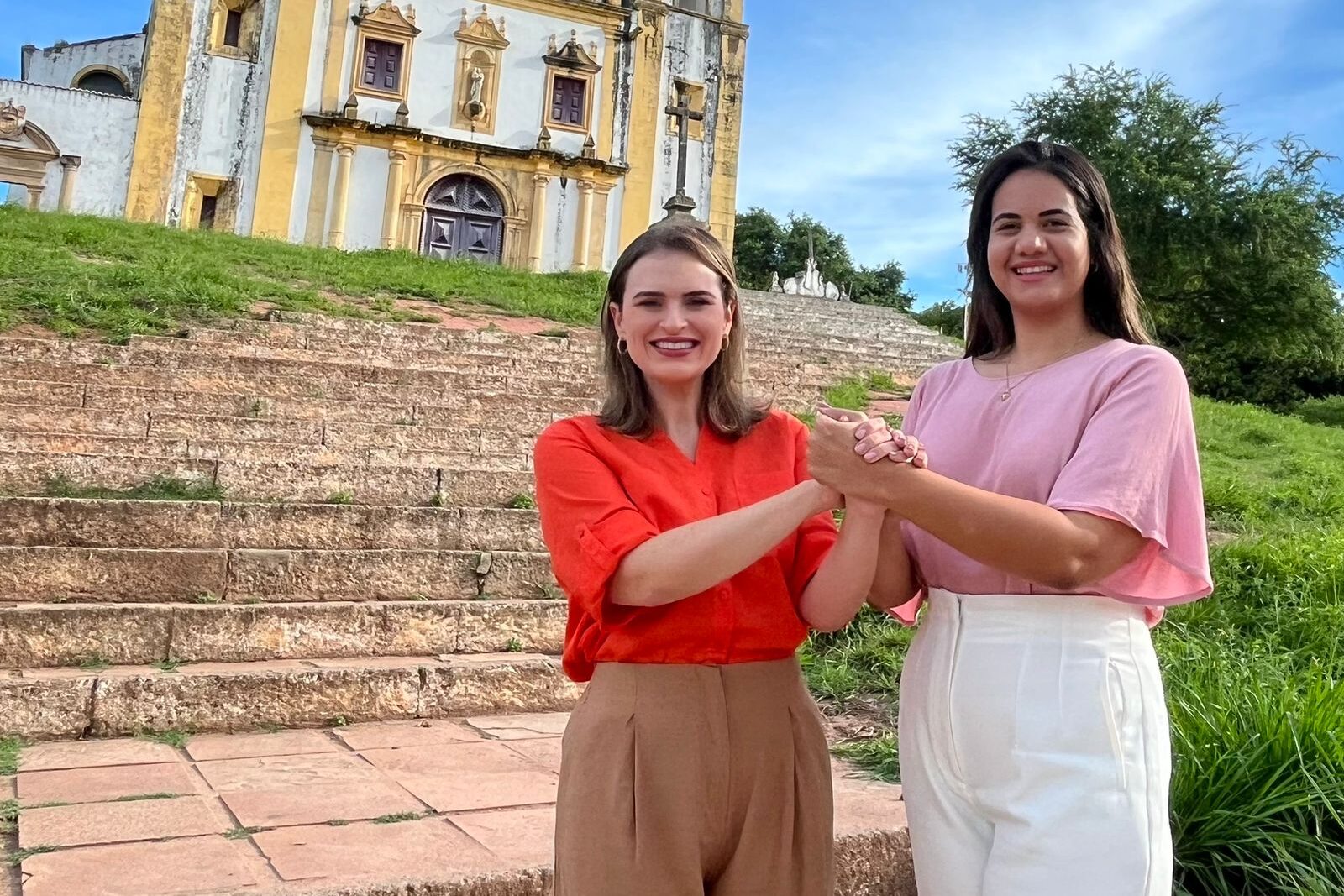 Em Olinda, Marília Arraes declara apoio a Mirella Almeida