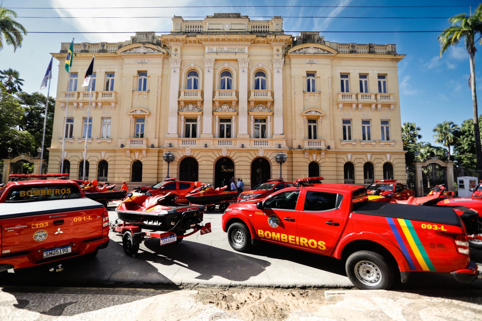 Corpo de Bombeiros recebe novas viaturas e equipamentos