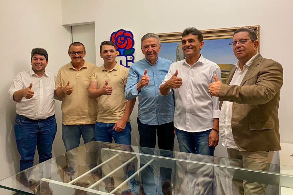 PDT Caruaru realiza ato de filiação com vereadores e ex-vereadores