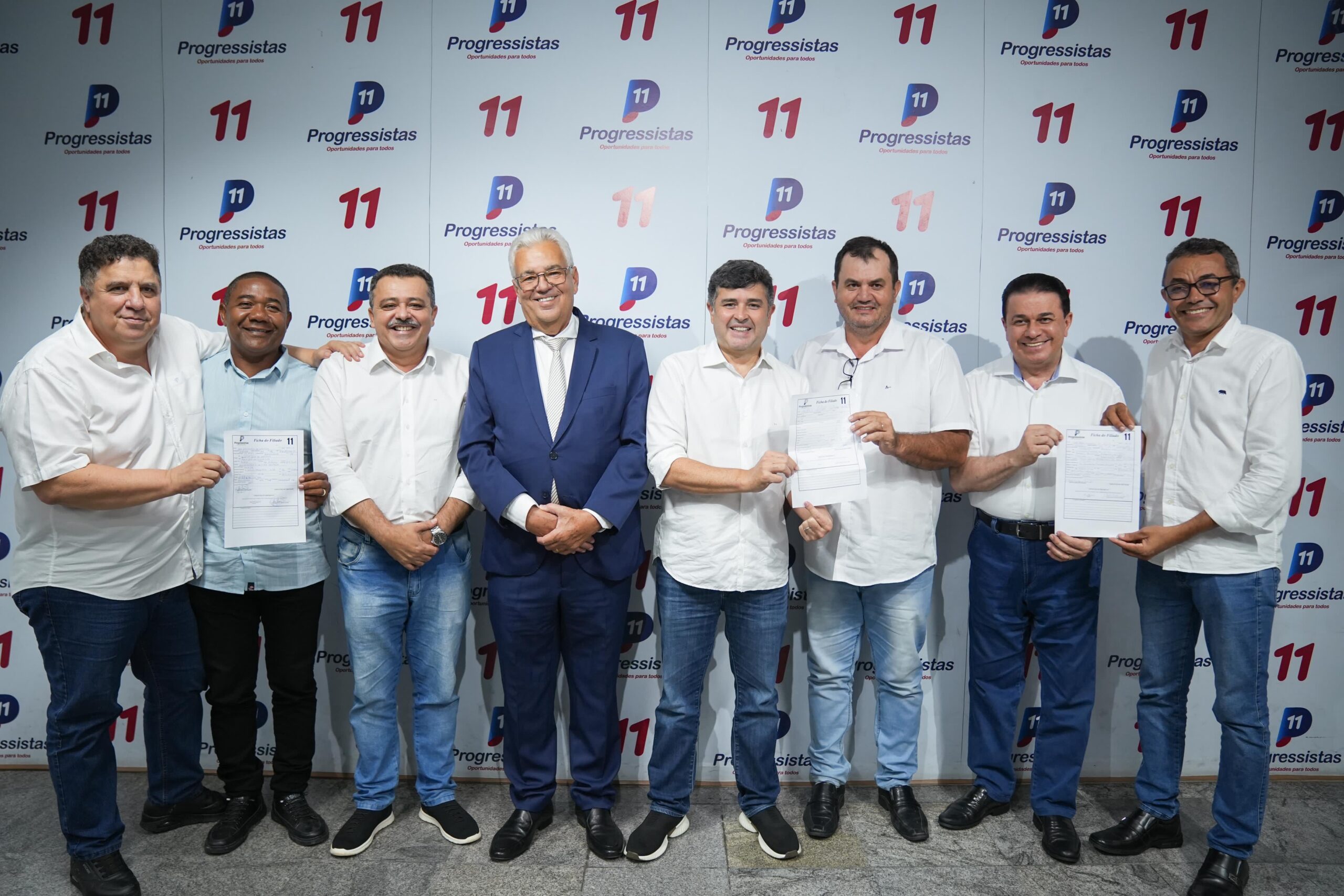 Paquinha filia vereadores e suplente de Macaparana ao PP