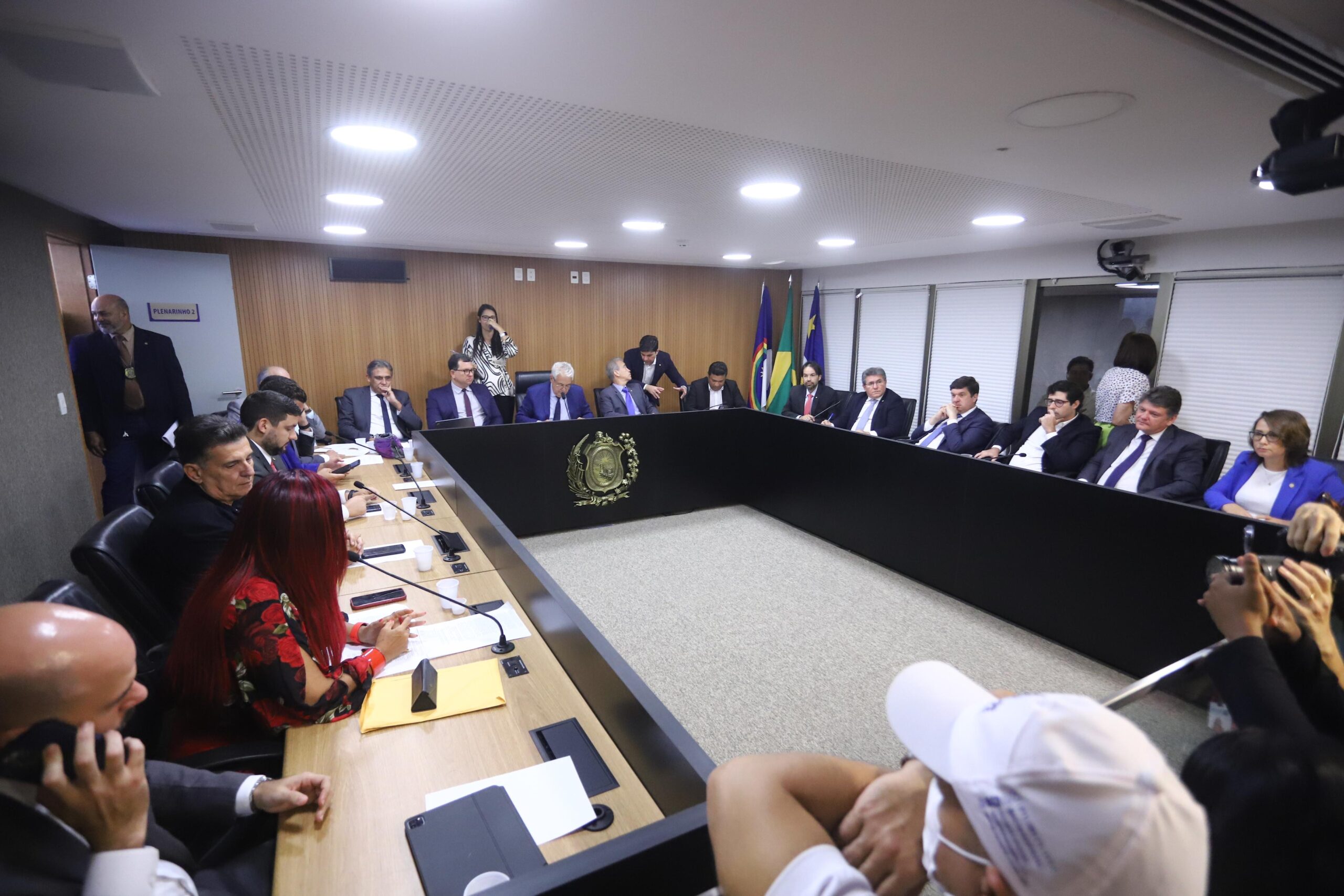 Parecer da relatoria na CCLJ é contrário à emenda de Gleide em projeto do fim das faixas salariais