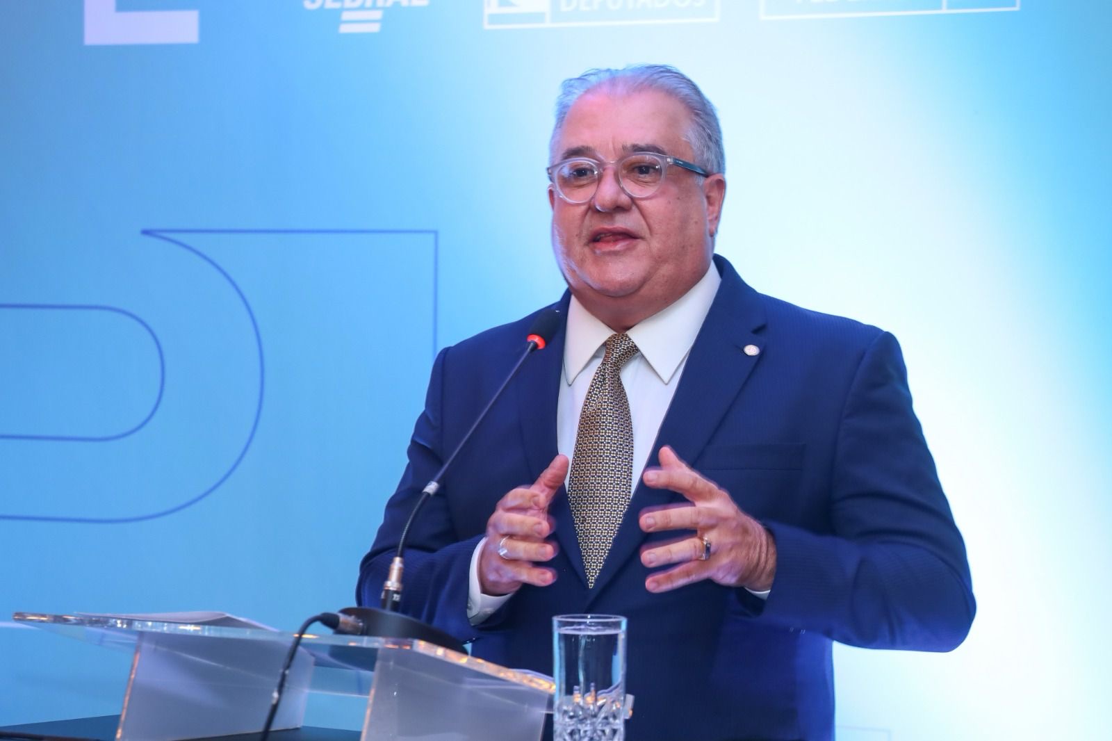 Augusto Coutinho vai relatar projeto sobre transporte de app