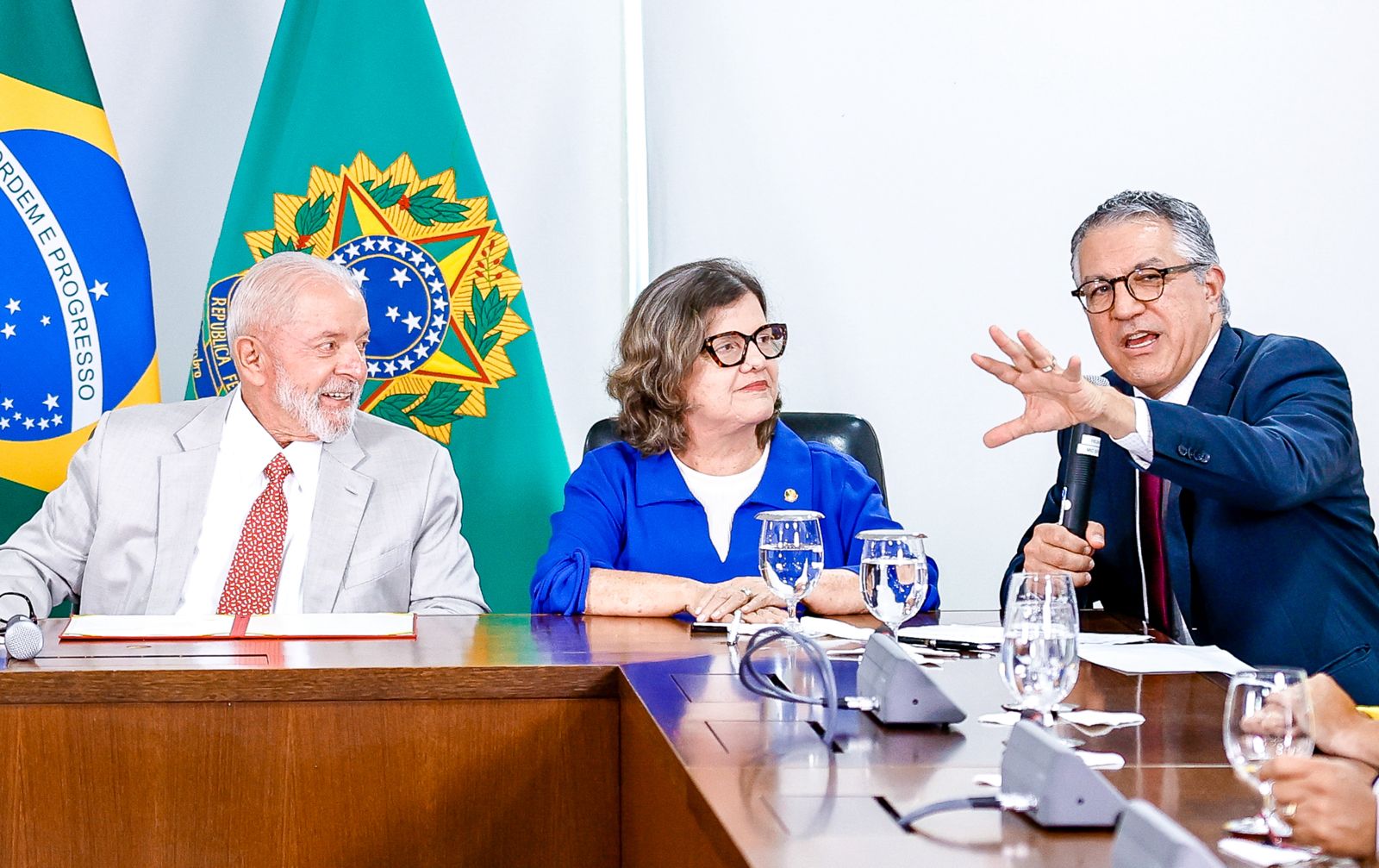 Sancionada lei que protege trabalhadores de arquivos e bibliotecas