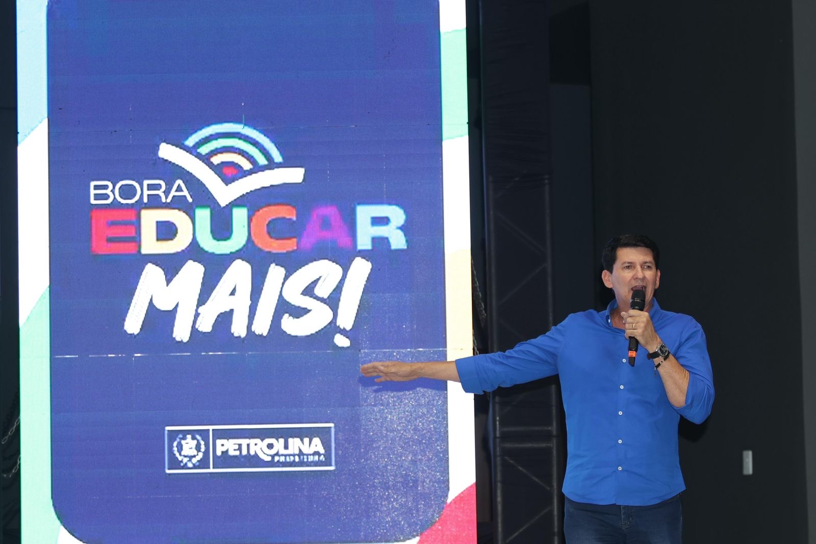 Simão anuncia mais de R$ 150 milhões em investimentos na educação