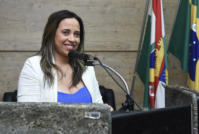 Rodrigo exonera familiar da vereadora Aline Nascimento 