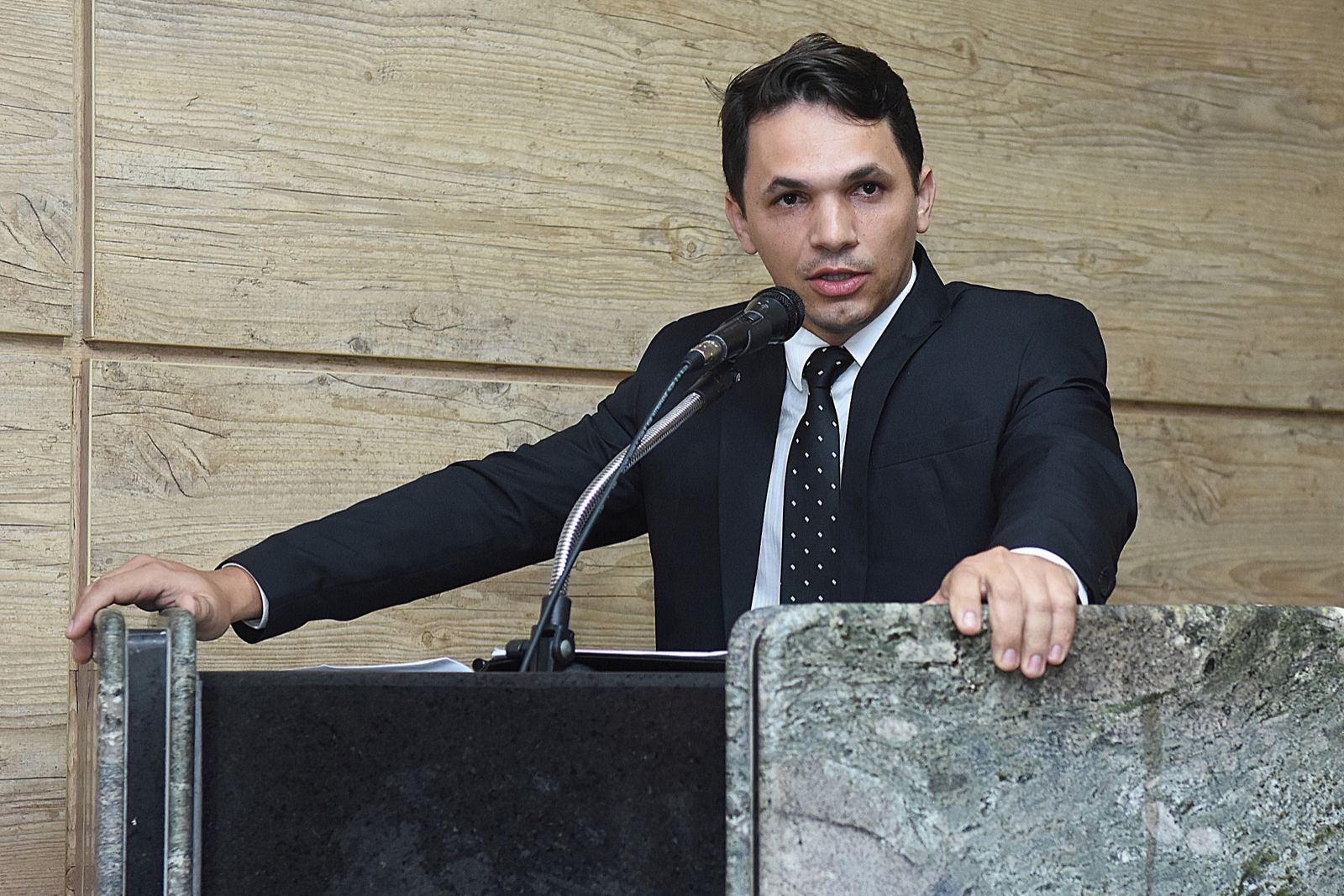 Entrada de Kátia no União Brasil estremece base de Queiroz